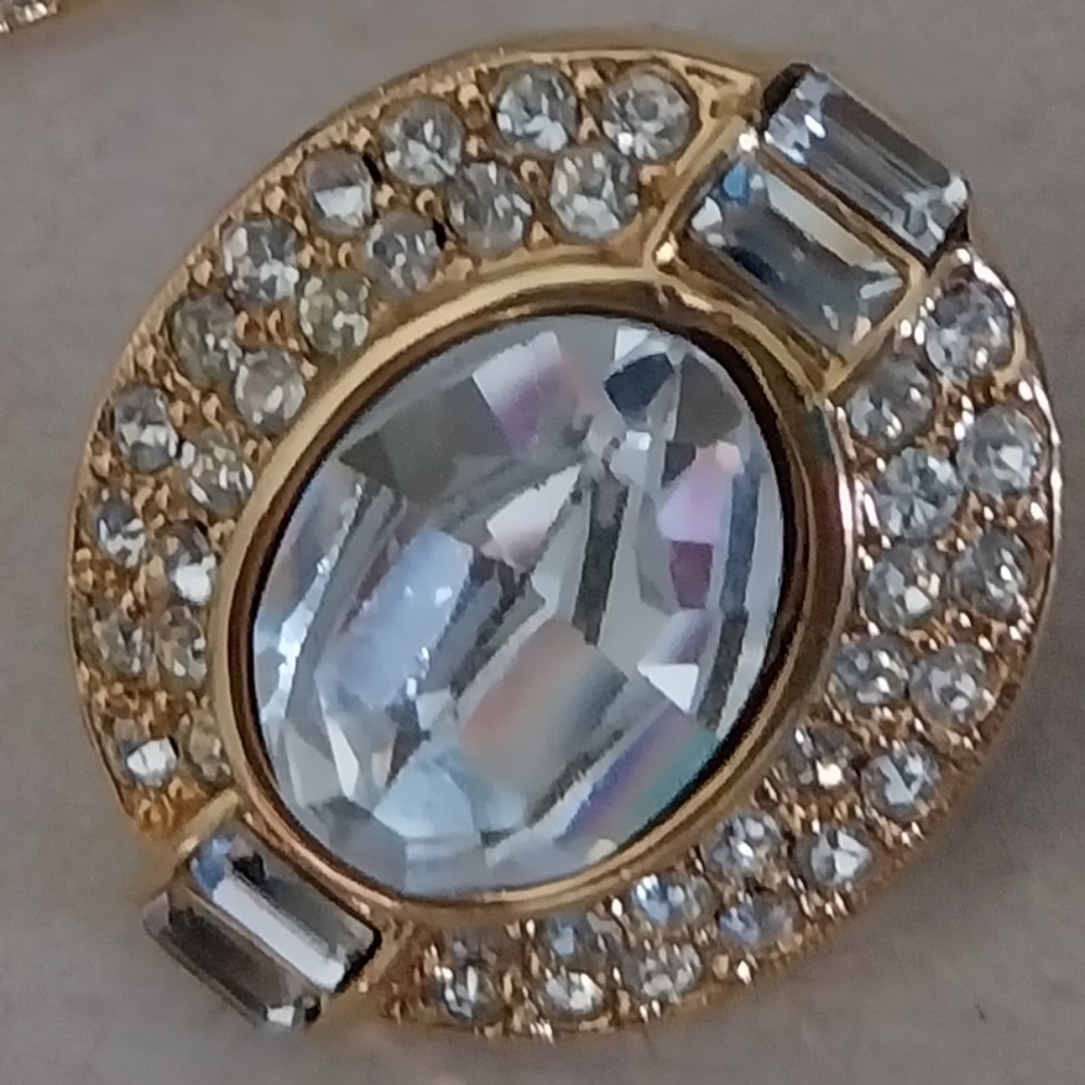 Oscar De La Renta Elegant Gold Crystal Earrings - Picture 3 of 15